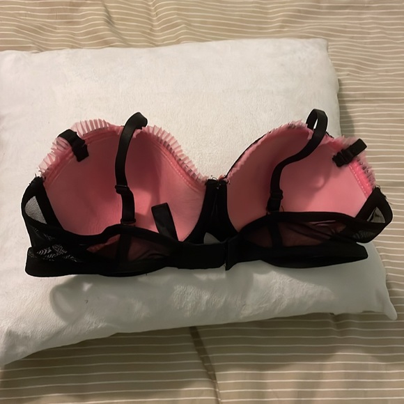 Black and pink lace bra - Picture 2 of 2